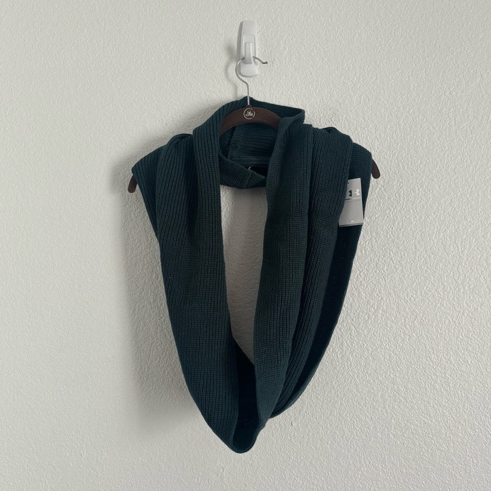 NWT Under Armour Women's Blue/Green Infinity Knit Scarf